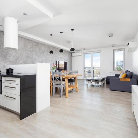 Avia Apartment Three Bedroom Two Balcony Ac & Parking By Noclegi Renters Красков Екстериор снимка