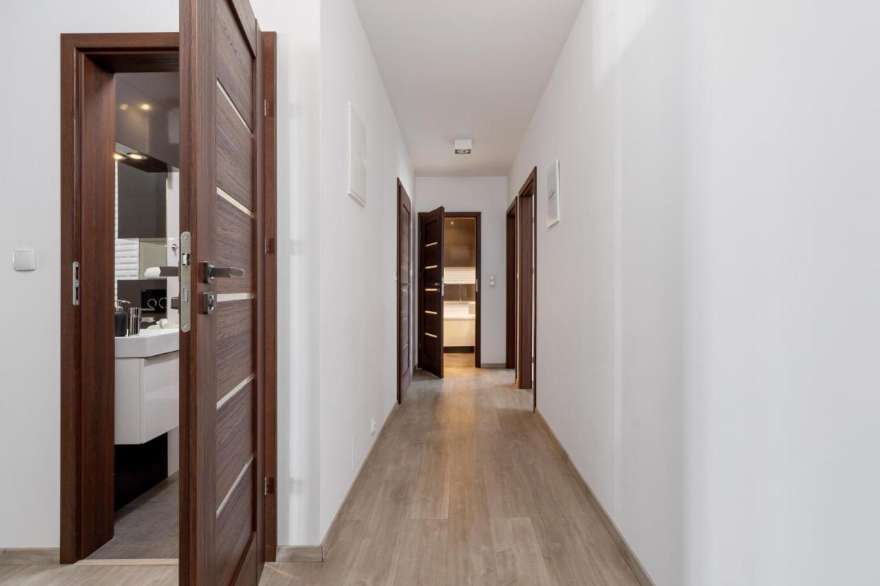 Avia Apartment Three Bedroom Two Balcony Ac & Parking By Noclegi Renters Красков Екстериор снимка