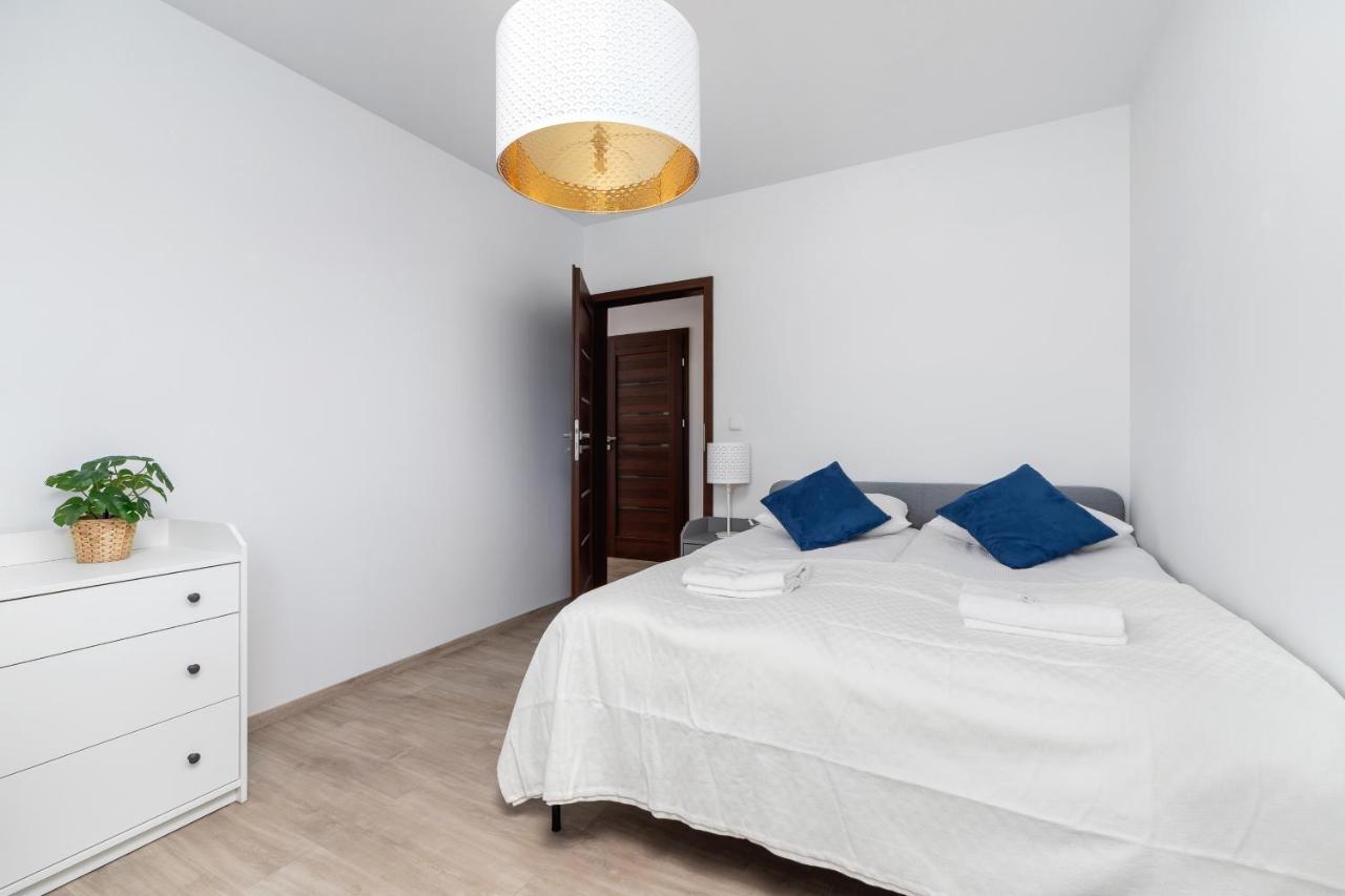 Avia Apartment Three Bedroom Two Balcony Ac & Parking By Noclegi Renters Красков Екстериор снимка