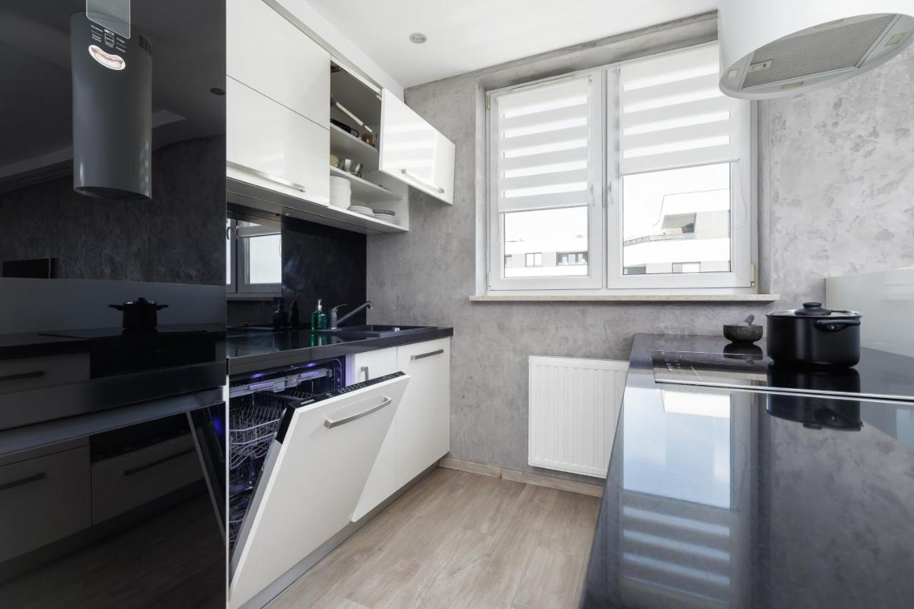 Avia Apartment Three Bedroom Two Balcony Ac & Parking By Noclegi Renters Красков Екстериор снимка